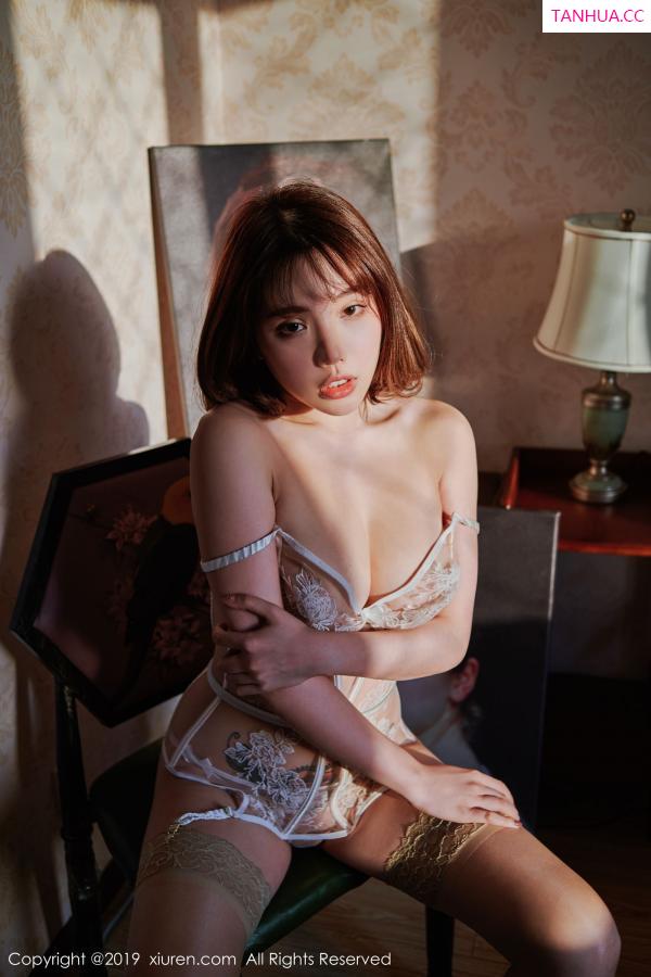 妮小妖  性感女神黄楽然 蕾丝内衣细腰红唇第4张图片